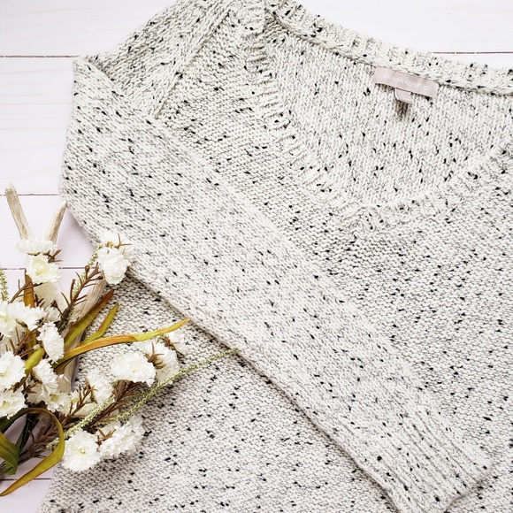 Banana Republic Sweaters - ⚓ Banana Republic V Neck Sweater Small